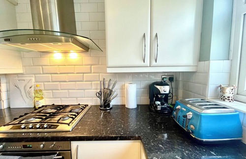 Bishop's Stortford Casa | Cosy & Convenient 4 Bedroom House in Bishops Stortford, near Stansted Airport.