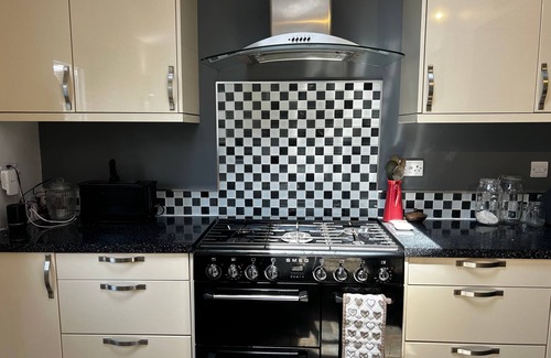 Faringdon Casa | Cosy & convenient - family and pet friendly home