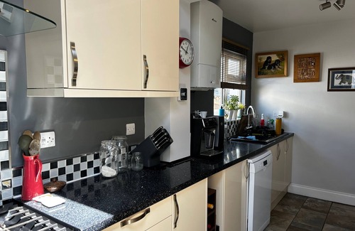 Faringdon Casa | Cosy & convenient - family and pet friendly home
