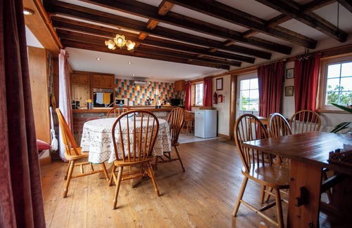 Merstone Cabaña | Cosy converted barn in rural location with views of the surrounding countryside.