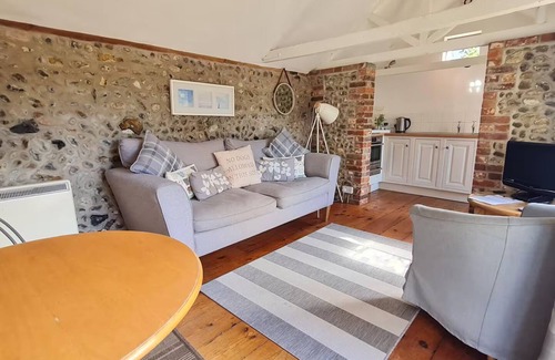 Holt Cabaña | Cosy Cottage Daisy Lodge - Traditional and close to Holt + the coast