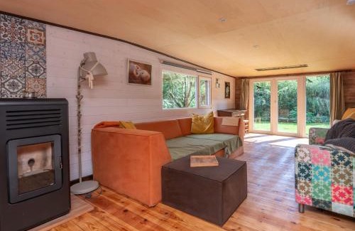 Wingene Chalet De Esquí | Cosy cottage in a wooded area