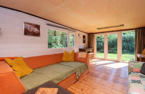 Wingene Chalet De Esquí | Cosy cottage in a wooded area