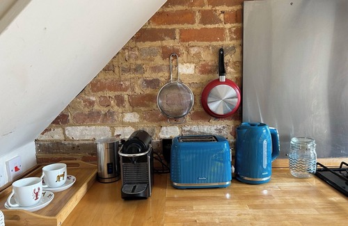 Odiham Cabaña | Cosy cottage in rural village just outside London