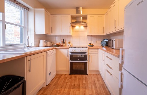 Oxford Cabaña | Cosy Cottage near Oxford, in historic property gardens