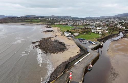 Buncrana Casa | Cosy Cottage- Sleeps 4 Free Parking & Golf Nearby