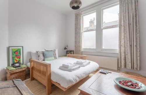 Queen's Park Apartamento | Cosy Cottage with Large Garden