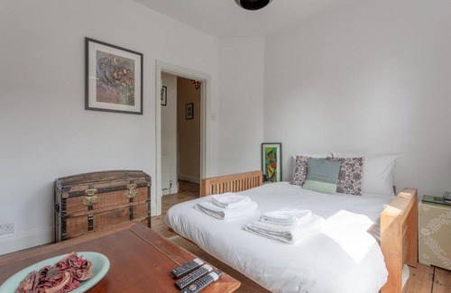 Queen's Park Apartamento | Cosy Cottage with Large Garden