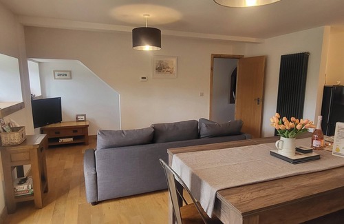 Honiton Cabaña | Cosy cottage with private hot tub in east devon