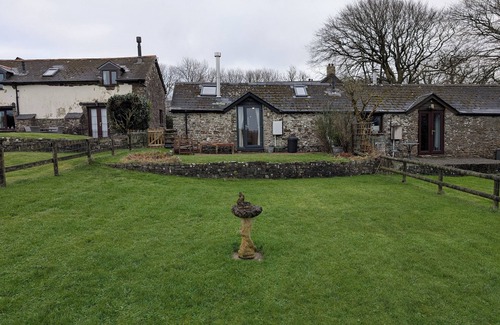 Woolfardisworthy Cabaña | Cosy Cottage, Woolsery, Pet Friendly