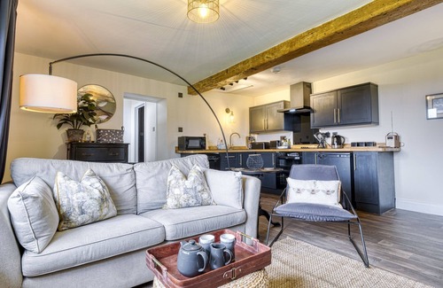 Faringdon Cabaña | Romantic Cotswolds Holiday Home in Radcot