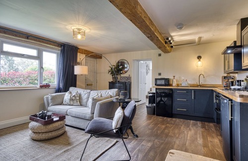 Faringdon Cabaña | Romantic Cotswolds Holiday Home in Radcot