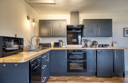 Faringdon Cabaña | Romantic Cotswolds Holiday Home in Radcot