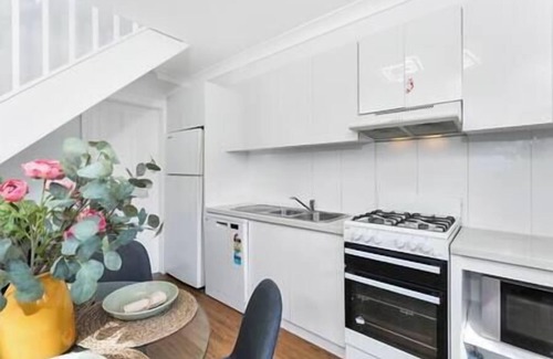 Waterloo Casa | Cosy Downtown Retreat