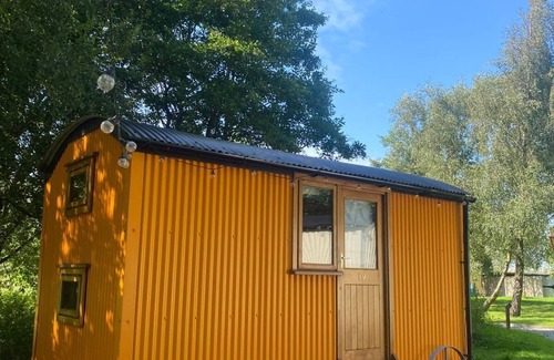 Higher Walton Cabina | Cosy en suite shepherd hut on the grounds of Historic building Samlesbury Hall