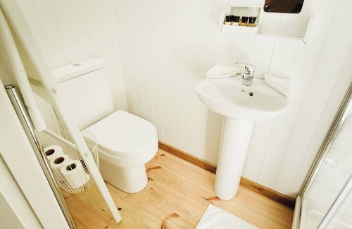 Higher Walton Cabina | Cosy en suite shepherd hut on the grounds of Historic building Samlesbury Hall
