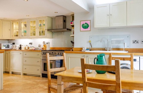 Bottlesford Casa | Cosy Family Cottage in the heart of the Pewsey Vale