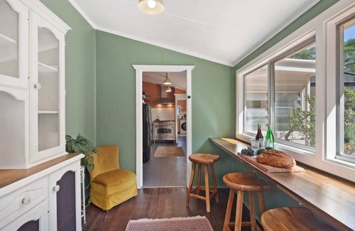 Wamberal Casa | Cosy Family Farm Stay - Daily Animal Feeding