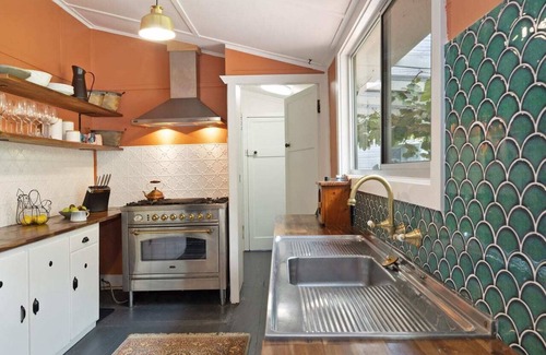 Wamberal Casa | Cosy Family Farm Stay - Daily Animal Feeding