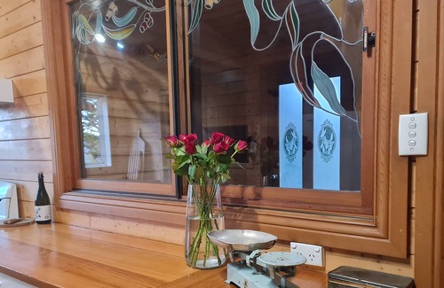 Berridale Otro | Cosy Farmhouse Nestle in Native Bushland - 25 Minutes From Jindabyne!