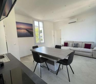La Californie Apartamento | Cosy flat 250m from beach