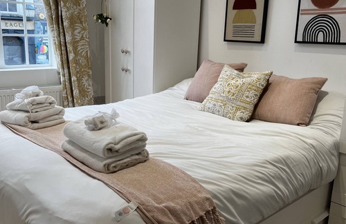 Camden Town with Primrose Hill Casa | cosy flat in London