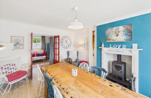 Flushing Casa | Cosy Flushing Village Home | Parking & Near Beach