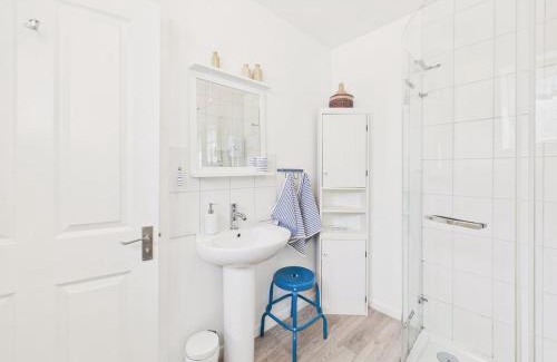 Flushing Casa | Cosy Flushing Village Home | Parking & Near Beach