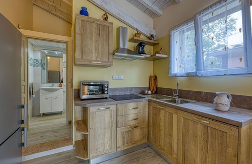 Saint-Laurent-La-Vernede Apartamento | Cosy apartment for 4 people with A/C, pool, WIFI, TV and patio