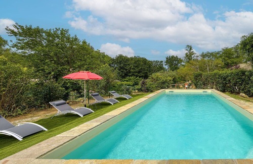 Saint-Laurent-La-Vernede Apartamento | Cosy apartment for 4 people with A/C, pool, WIFI, TV and patio