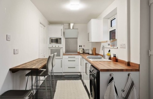 Scunthorpe Casa | Cosy Full Home | Serviced Apt | Free Parking | Walk to Amenities