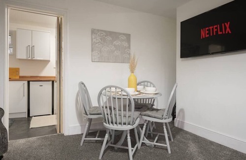 Scunthorpe Casa | Cosy Full Home | Serviced Apt | Free Parking | Walk to Amenities