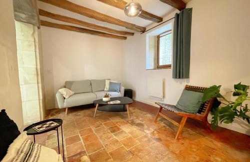 Azay-le-Rideau Casa | Cosy Gîte à Azay-le-Rideau avec Wifi, Clim, tout inclus, idéal pour 2 adultes et 2 enfants, proche châteaux - FR-1-381-567