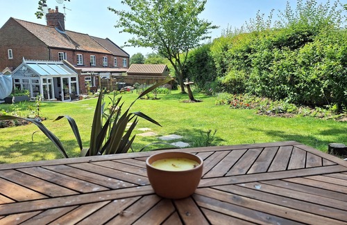 North Walsham Cabina | Cosy Garden Cabin AND Breakfast AND PET Friendly