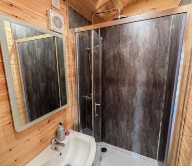 Antrim Apartamento | 'Cosy Gem' Cabin Woodland Retreat Randalstown NI