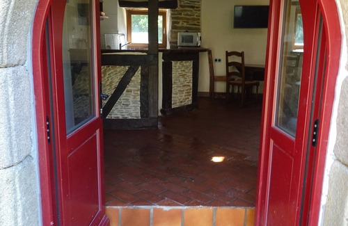 Saint-Laurent Cabaña | Cosy gîte in a manor house with private terrace on a 7-hectare property