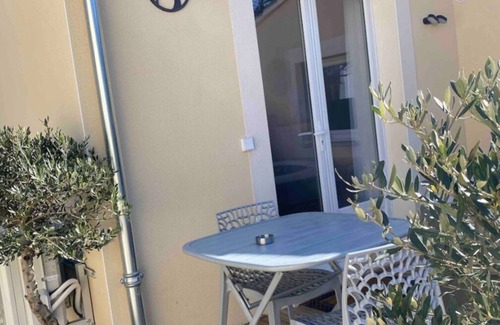 Mondragon Apartamento | Cosy gites with private spas and swimming pool