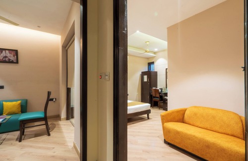 RK Puram Hotel | Cosy Grand @Chanakyapuri by The Cosy Hotels.
