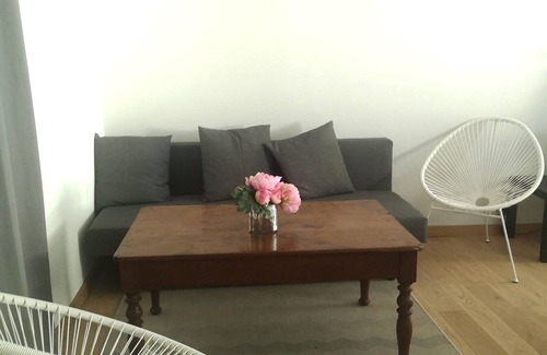 Charmes-sur-Rhone Casa | Cosy, green accommodation on ground floor