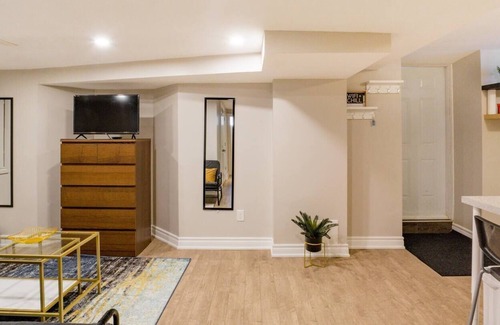Lisgar Apartamento | Cosy! Guest Suite Near HWY transit Shops & GO!