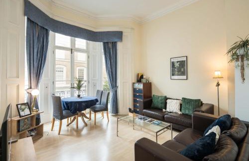 Campden Apartamento | Cosy High-ceiling Victorian flat with balcony - 2mins to Hyde Park, Kensington Palace, NottingHill, High Street Kensington,2BR 2Baths