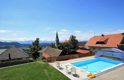 Liebenfels Apartamento | Cosy holiday apartment with large garden and pool