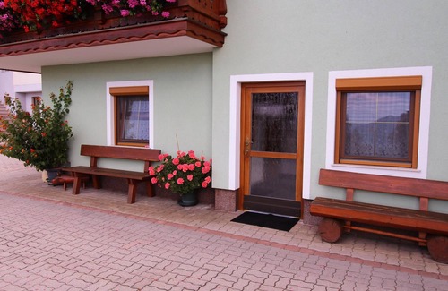 Liebenfels Apartamento | Cosy holiday apartment with large garden and pool