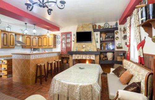 Archidona Casa | Cosy holiday home in Villanueva de Tapia with garden