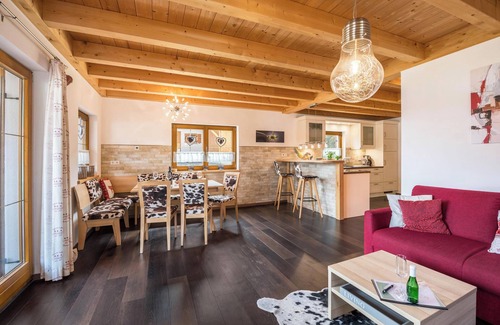 Lechbruck Casa | Acogedora casa de vacaciones Casa Romantica con jardín, terraza, sauna y Wi-Fi; garaje disponible