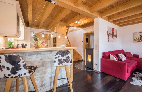 Lechbruck Casa | Acogedora casa de vacaciones Casa Romantica con jardín, terraza, sauna y Wi-Fi; garaje disponible