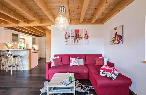 Lechbruck Casa | Acogedora casa de vacaciones Casa Romantica con jardín, terraza, sauna y Wi-Fi; garaje disponible