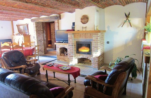 Couvin Casa | Cosy Holiday Home in Cul-des-Sarts with Terrace