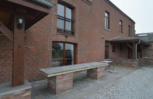 Couvin Casa | Cosy Holiday Home in Cul-des-Sarts with Terrace