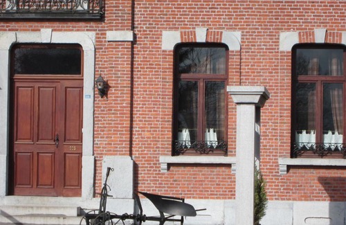 Couvin Casa | Cosy Holiday Home in Cul-des-Sarts with Terrace